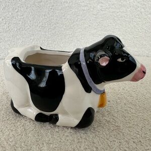 tiny cow planter 🐄 perfect for a mini succulent or just vibing on a shelf